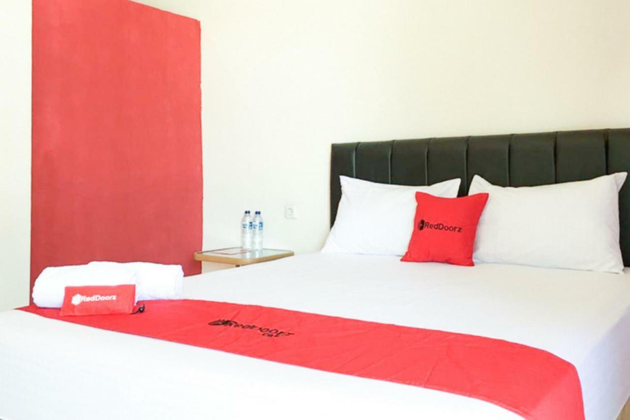 Reddoorz @ Simpang Lima Jupiter Hotel Sorong Eksteriør billede