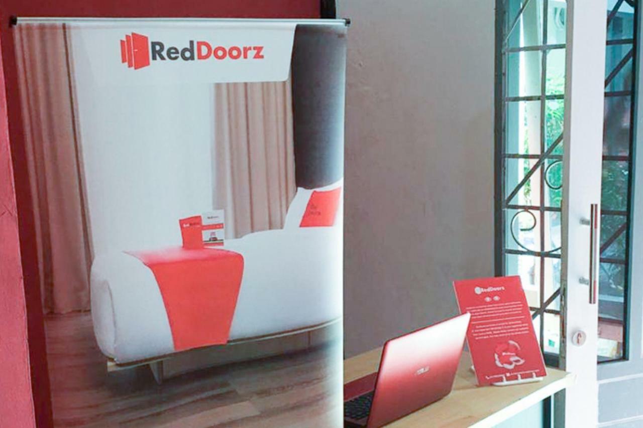 Reddoorz @ Simpang Lima Jupiter Hotel Sorong Eksteriør billede
