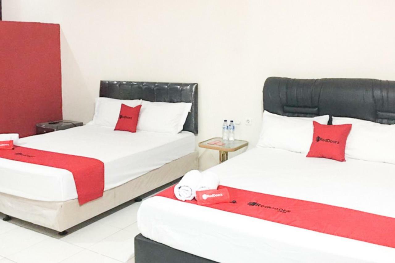 Reddoorz @ Simpang Lima Jupiter Hotel Sorong Eksteriør billede