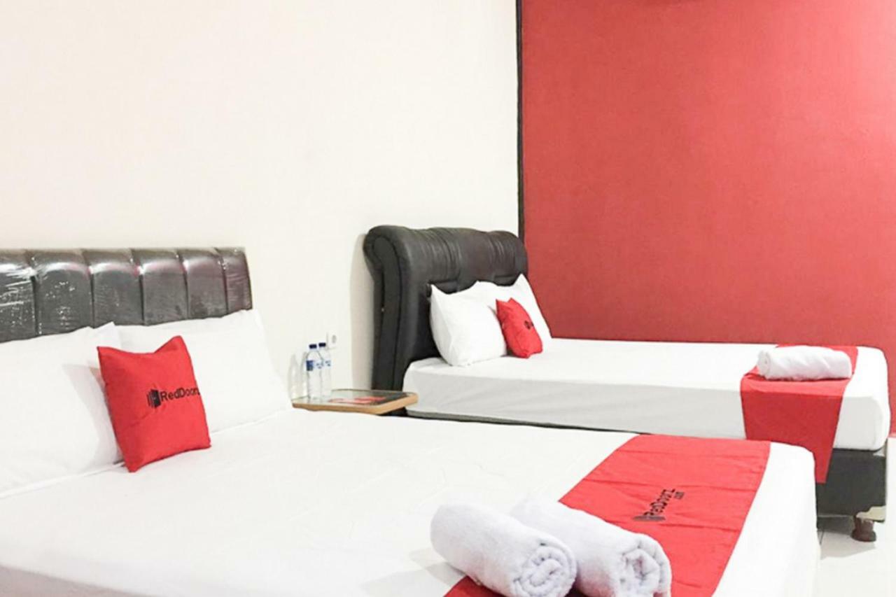 Reddoorz @ Simpang Lima Jupiter Hotel Sorong Eksteriør billede