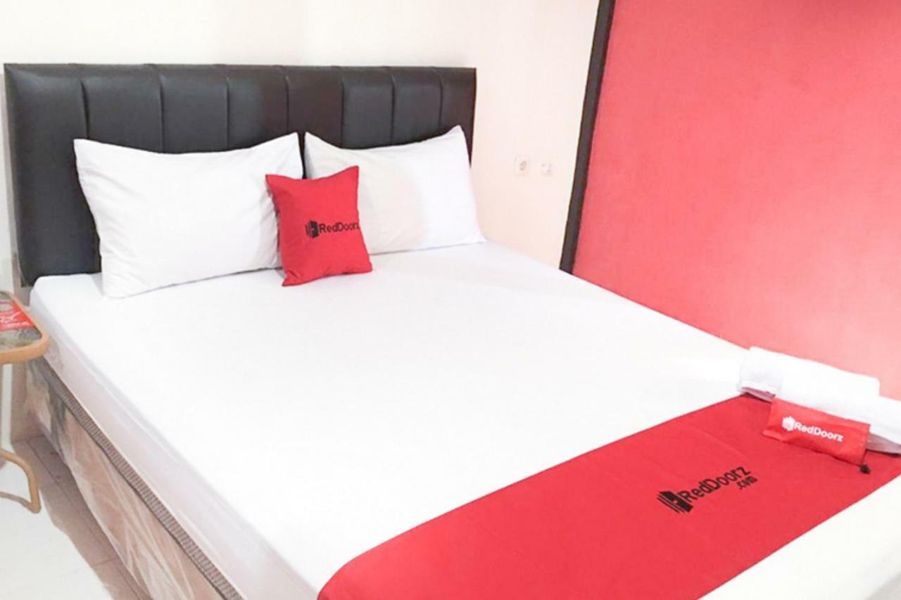 Reddoorz @ Simpang Lima Jupiter Hotel Sorong Eksteriør billede